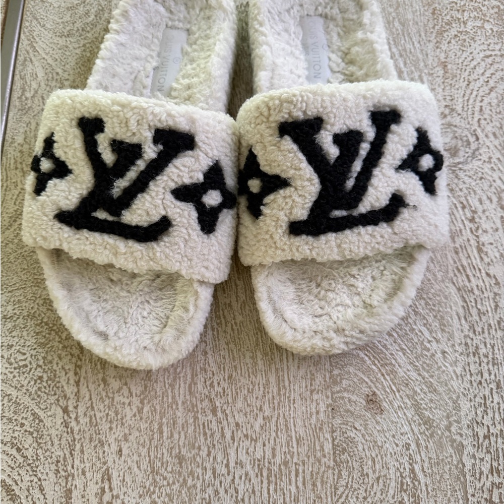 Louis Vuitton Ivory and Black Shearling Slide Sandals